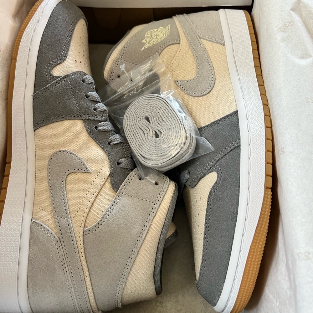 Air Jordan 1 mid se Coconut milk